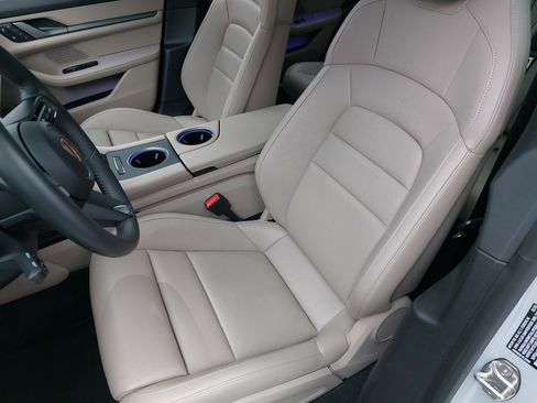 New 2025 Porsche Taycan image 17