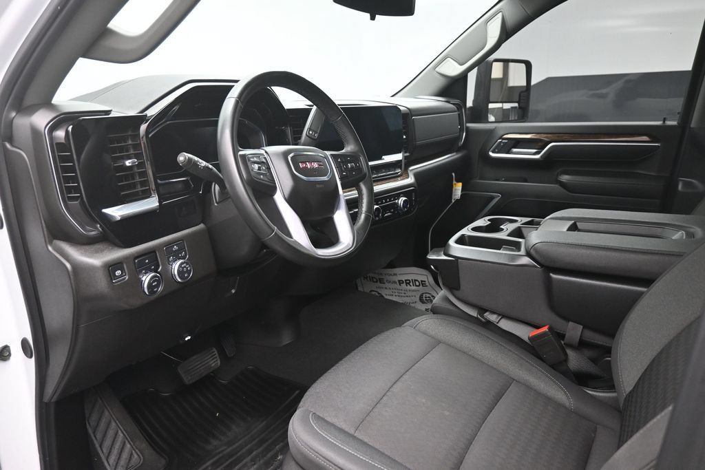 Used 2025 GMC Sierra 3500 SLE AWD/4WD image 16