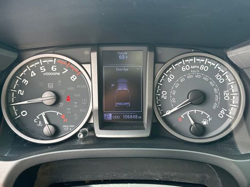 Used 2020 Toyota Tacoma TRD Off-Road w/ TRD Premium Off Road Package AWD/4WD image 27