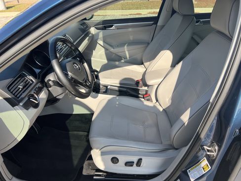 Used 2018 Volkswagen Passat 2.0T R-Line image 16