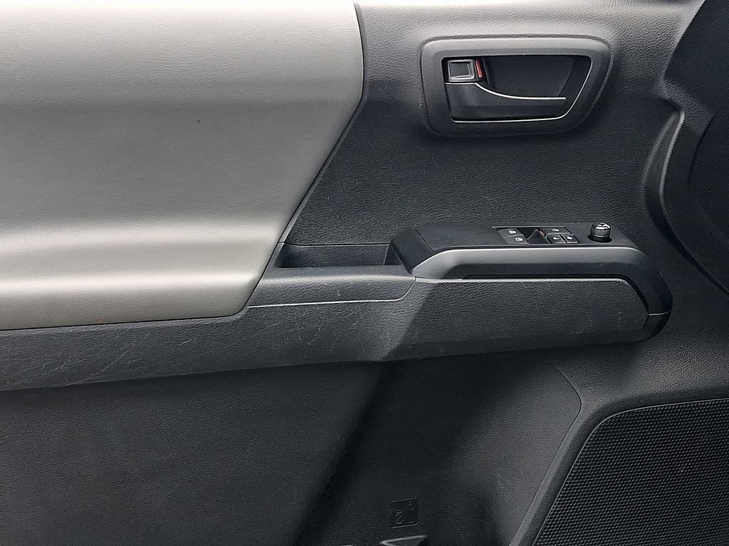 Used 2022 Toyota Tacoma SR RWD image 13