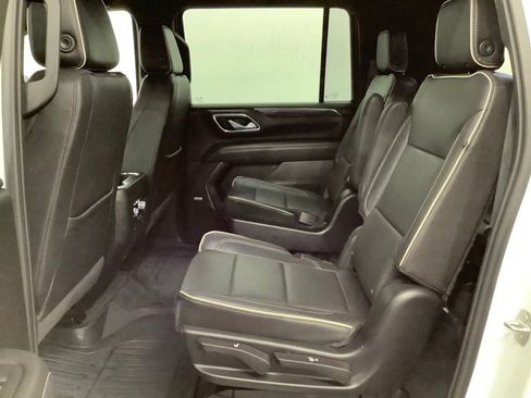 Used 2023 GMC Yukon XL SLT image 6