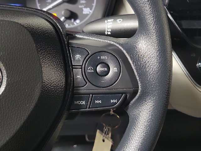 Used 2025 Toyota Corolla LE FWD image 25