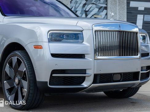 Used 2020 Rolls-Royce Cullinan AWD/4WD image 2