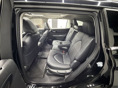 Used 2026 Toyota Highlander XLE image 23