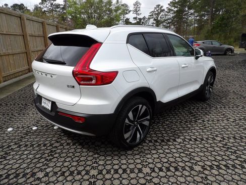 Certified 2025 Volvo XC40 B5 Plus w/ Protection Package Premier AWD/4WD image 6