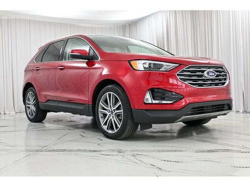 Used 2022 Ford Edge Titanium w/ Class II Trailer Tow Package image 2