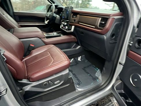 Used 2024 Ford Expedition Limited image 20