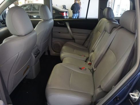 Used 2013 Toyota Highlander SE AWD/4WD image 18