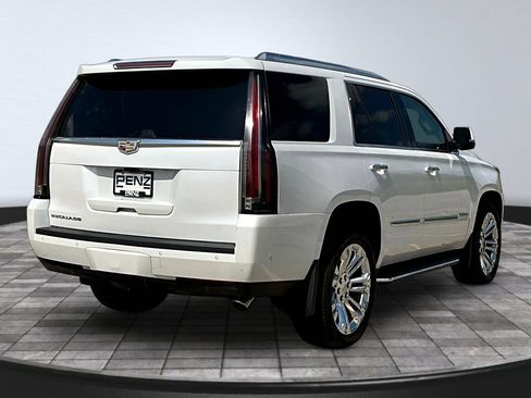 Used 2019 Cadillac Escalade Luxury w/ LPO, Radiant Package AWD/4WD image 7