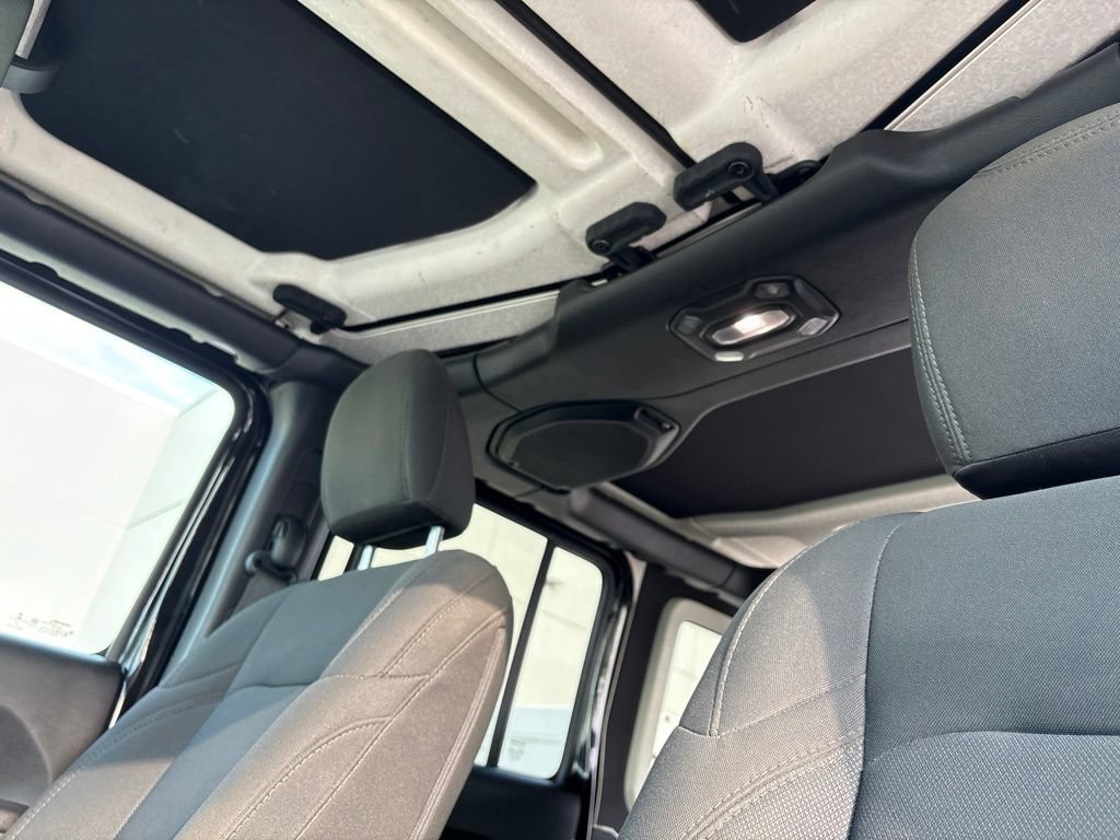 Used 2018 Jeep Wrangler Unlimited Sport S AWD/4WD image 14