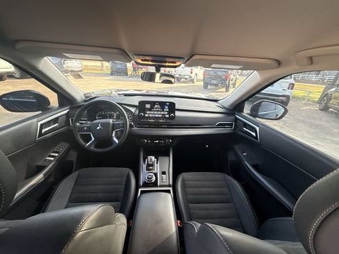 Used 2024 Mitsubishi Outlander SE FWD image 21