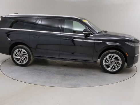 Used 2025 Lincoln Navigator L Reserve image 13