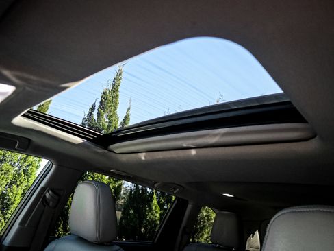 Used 2019 Toyota Highlander XLE image 28