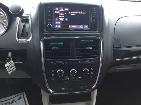 Used 2018 Dodge Grand Caravan SXT image 16