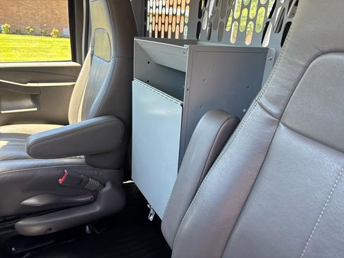 Used 2017 Chevrolet Express 2500 RWD image 15