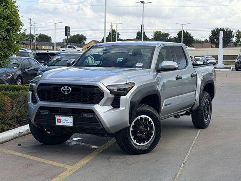 Certified 2025 Toyota Tacoma TRD Off-Road AWD/4WD image 2