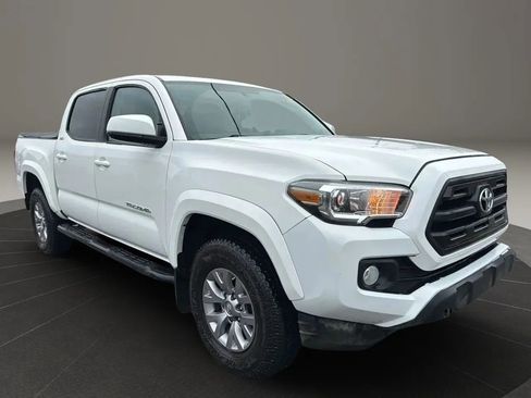 Used 2017 Toyota Tacoma SR5 image 4