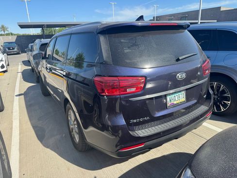 Used 2020 Kia Sedona EX image 3