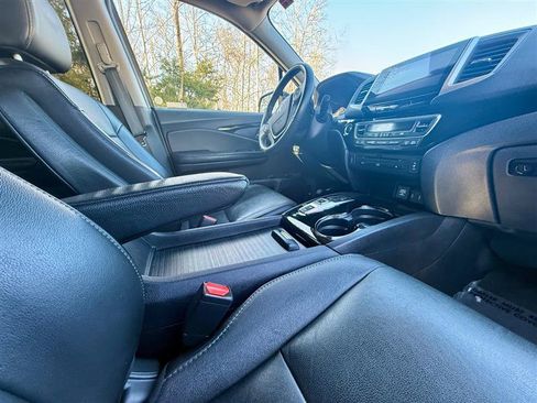 Used 2018 Honda Pilot Touring image 29