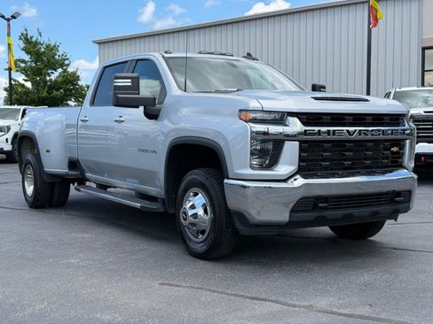 Used 2023 Chevrolet Silverado 3500 LT AWD/4WD image 2
