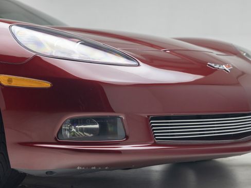 Used 2007 Chevrolet Corvette Coupe w/ Preferred Equipment Group RWD image 24