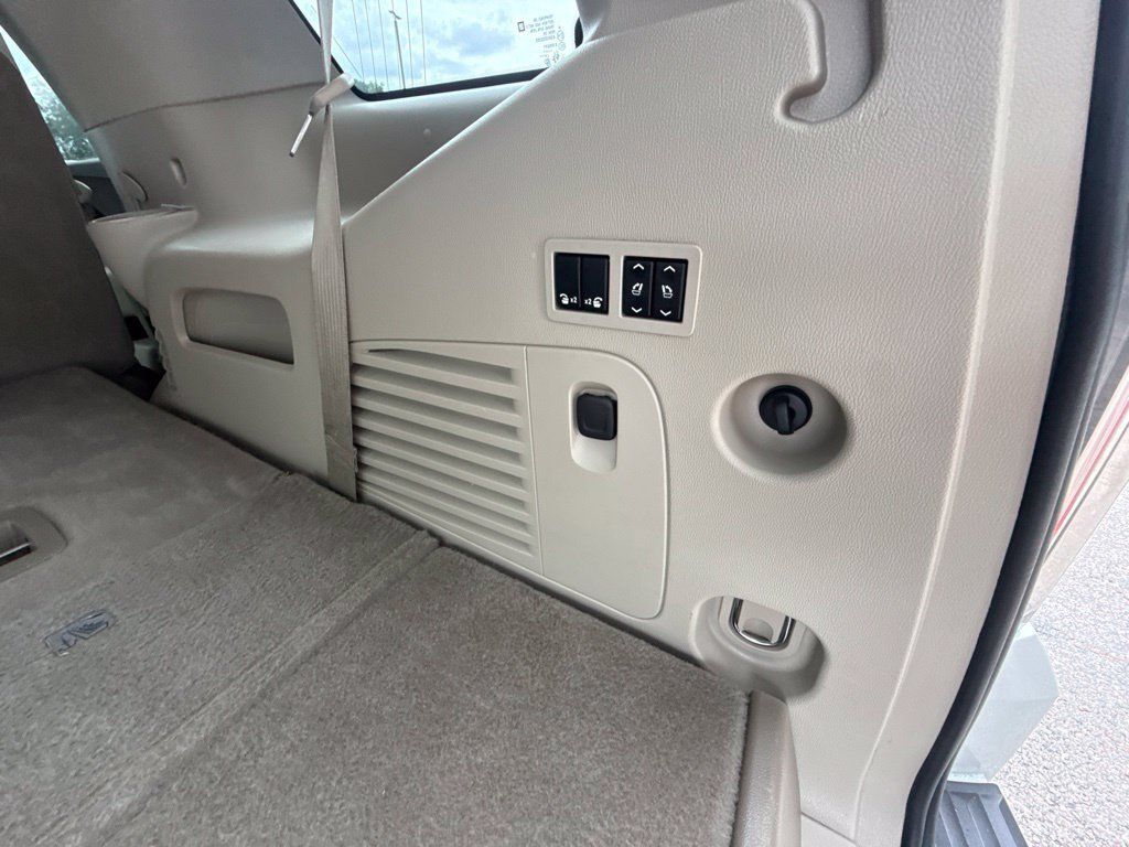 Used 2017 Cadillac Escalade Luxury AWD/4WD image 7