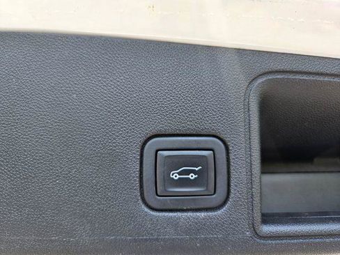 Used 2024 GMC Terrain SLT AWD/4WD image 14