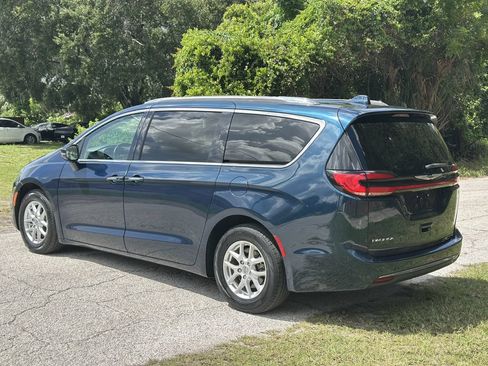 Used 2021 Chrysler Pacifica Touring-L FWD image 13