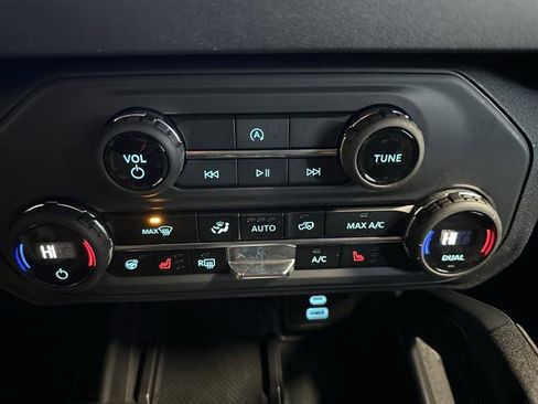 New 2025 Ford Bronco Outer Banks w/ Sasquatch Package image 18