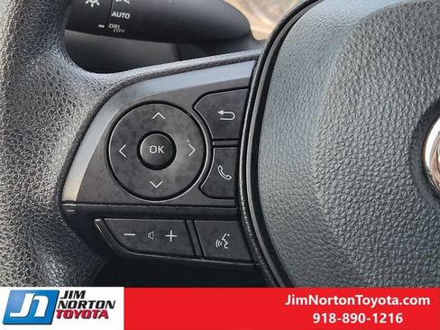 Used 2025 Toyota RAV4 XLE FWD image 28