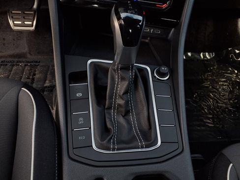 Certified 2025 Volkswagen Jetta Sport image 13