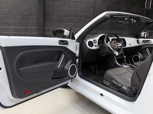 Used 2018 Volkswagen Beetle 2.0T SE FWD image 28