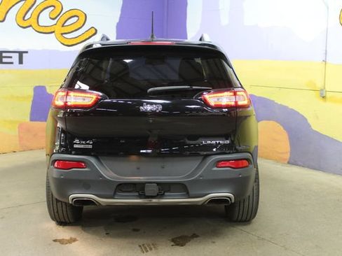 Used 2017 Jeep Cherokee Limited w/ Luxury Group AWD/4WD image 7