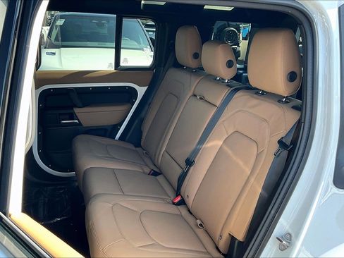 New 2026 Land Rover Defender 110 X-Dynamic SE AWD/4WD image 17