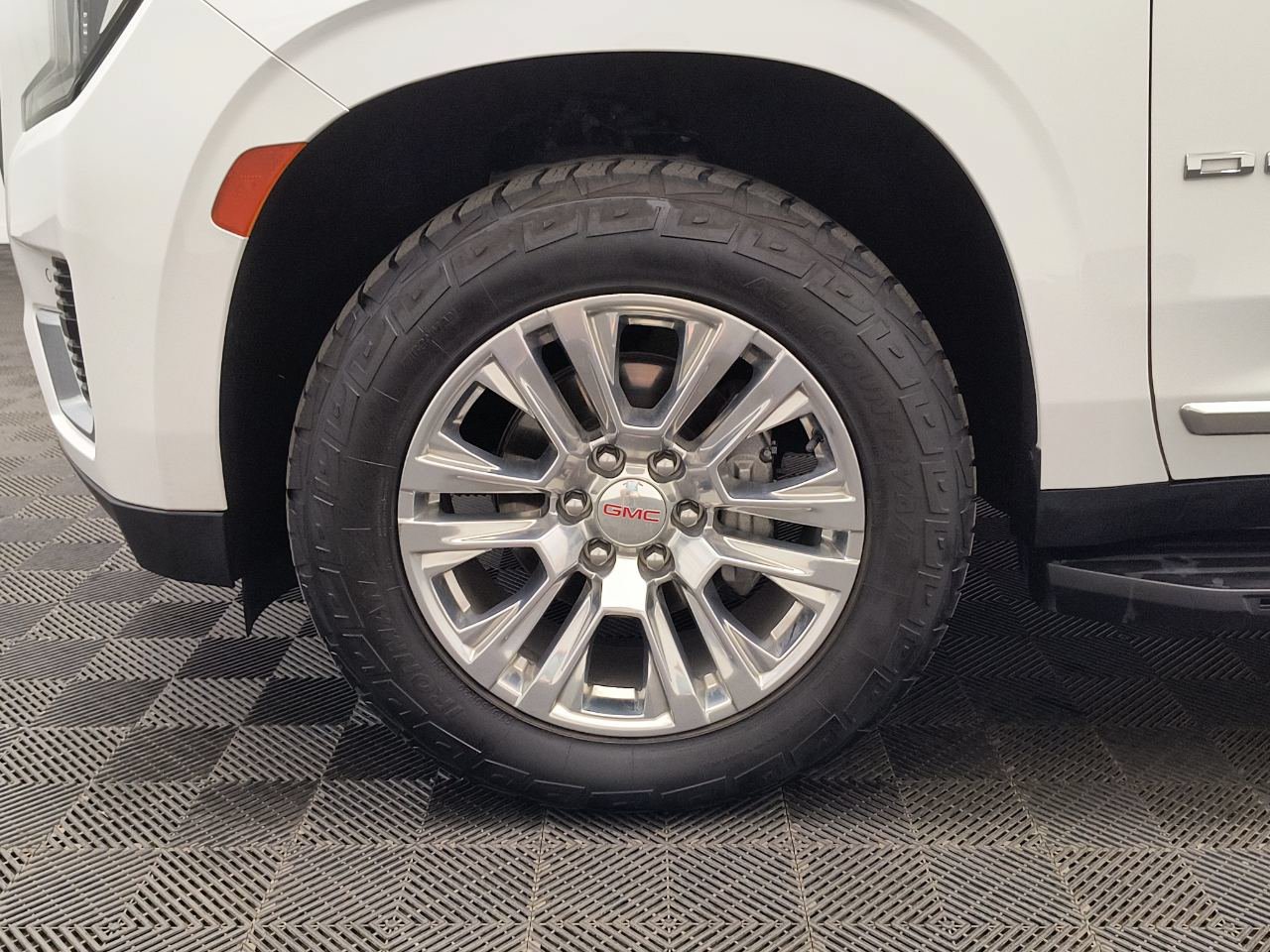 Used 2021 GMC Yukon Denali AWD/4WD image 13