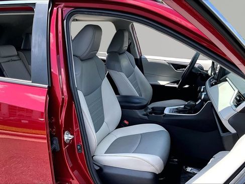 Used 2021 Toyota RAV4 XLE Premium AWD/4WD image 22