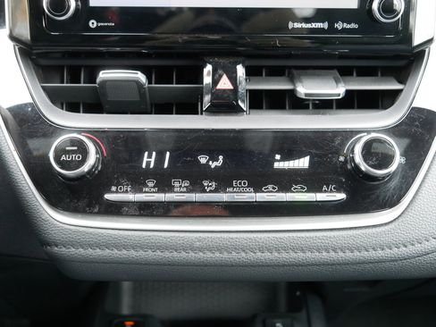 Used 2022 Toyota Corolla XSE image 23