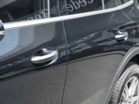 Used 2025 Mercedes-Benz GLC 300 4MATIC image 16