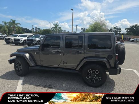 Used 2018 Jeep Wrangler Unlimited Sahara AWD/4WD image 8