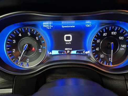 Used 2022 Chrysler 300 Touring w/ Sport Appearance Package RWD image 12