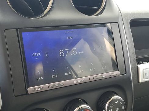 Used 2015 Jeep Compass High Altitude AWD/4WD image 24