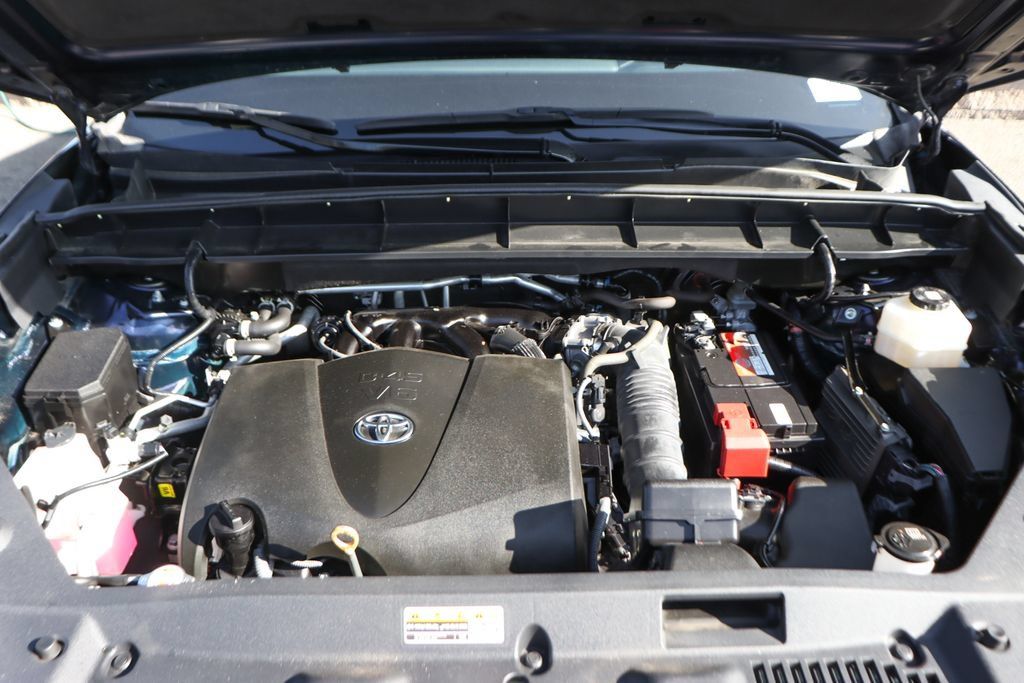Used 2022 Toyota Highlander XLE FWD image 13