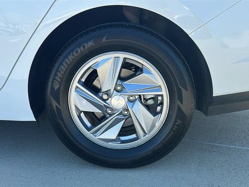 Certified 2024 Hyundai Elantra SE FWD image 17
