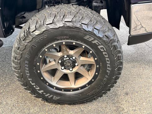 Used 2008 GMC Sierra 1500 SLT w/ Z71 Off-Road Package image 16