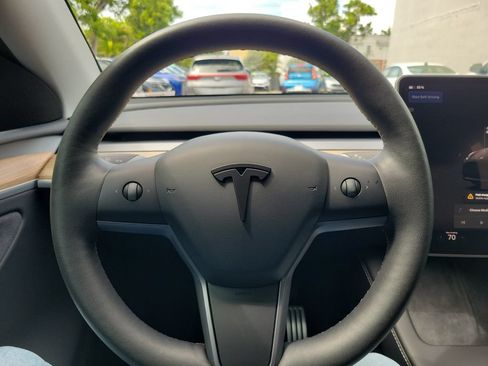 Used 2025 Tesla Model Y Performance AWD/4WD image 19