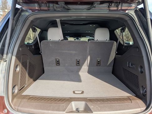 Used 2022 GMC Yukon XL SLT w/ SLT Luxury Package image 17