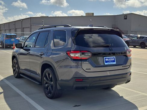 Used 2025 Honda Pilot Black Edition image 6