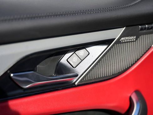 Used 2022 Jaguar F-PACE SVR image 27