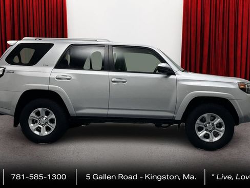 Used 2015 Toyota 4Runner SR5 AWD/4WD image 4